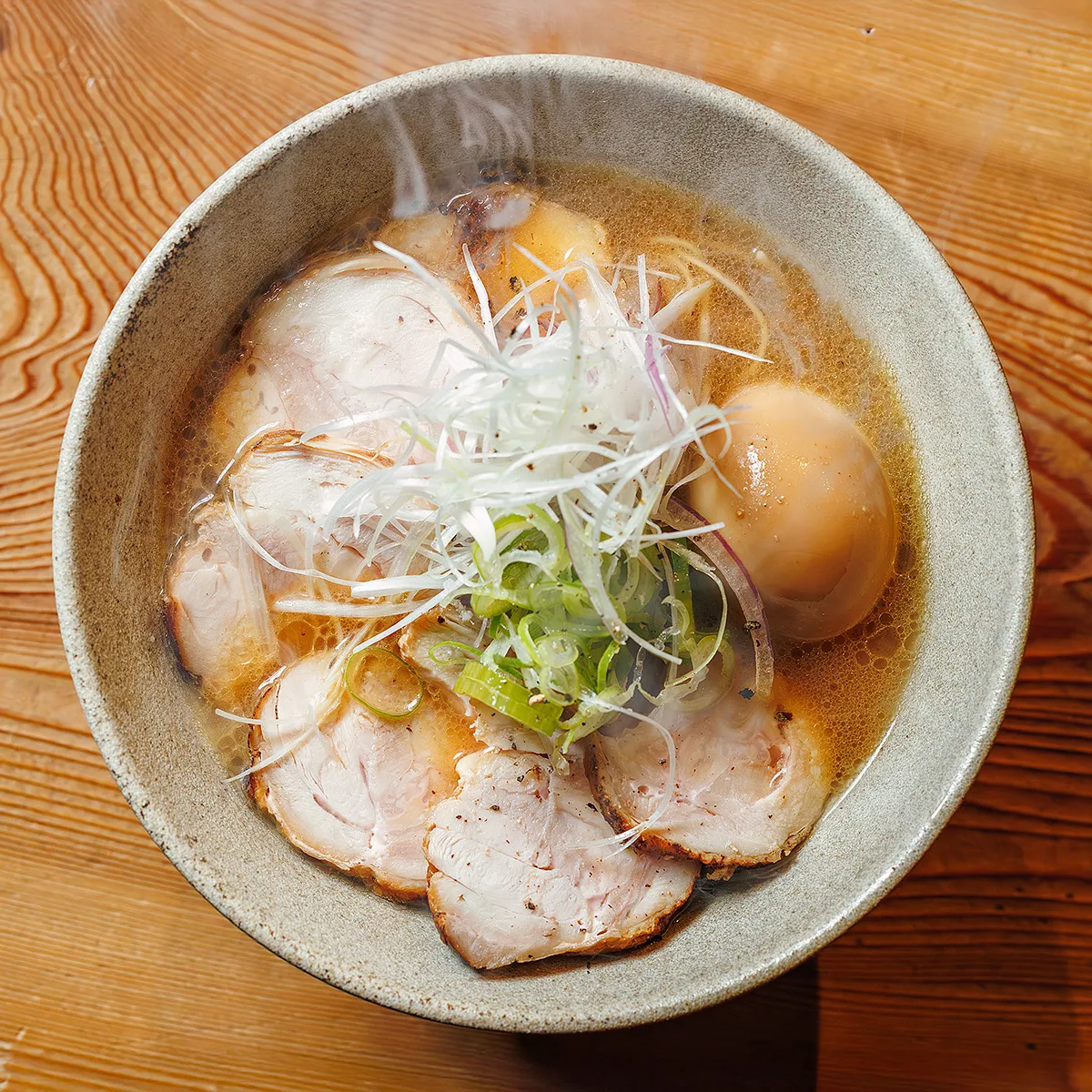 チャーシュー増し・煮玉子のせのトッピング例